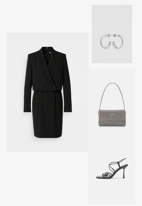Crna ušivena haljina s blazer krojem koja ima uski siluetu, rever ovratnik, zatvaranje na jednoj dugmadi i duže rukave. Glatka tekstura tkanine.; Crne sandale na visokoj potpetici imaju tanke trake s čvorastim dizajnom, glatki kvadratni vrh i elegantnu stiletto petu.; Svijetlosivi metalik ruksač s lancem, ukrašen malim okruglim metalnim zakovicama i trokutastim logotipom marke.; Srebrne naušnice u obliku obruča sa glatkom, sjajnom površinom, zakrivljenog oblika i zatvaranjem na čep. Minimalistički dizajn s modernim završetkom.