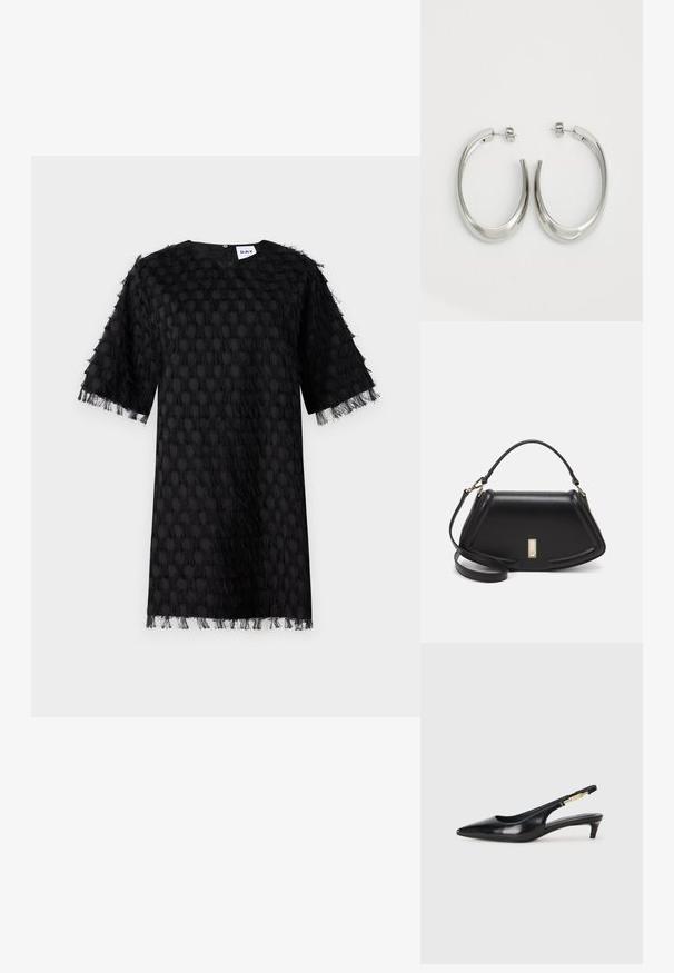 Robe noire avec un motif texturé à pois et des poignets à franges. Encolure ronde simple et manches courtes. Le tissu semble léger.; Talons hauts en cuir noir avec un bout pointu, dotés d'un talon fin et d'un accent en ton or sur la lanière réglable. Texture lisse.; Sac à main en cuir noir avec un design structuré, featuring une forme cropped, une poignée supérieure et des accents en matériel doré. Bandoulière réglable incluse.; Boucles d'oreilles en argent avec un design lisse et courbé. Présentent une finition métallique brillante et une fermeture à clou. Pas de motifs ou d'accents visibles.