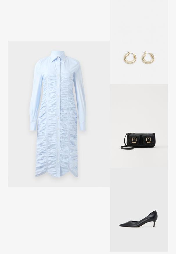 Vestido camisa azul claro feito de tecido suave, apresentando pregas verticais, frente com botões, mangas longas e uma bainha curva.; Sapato de salto alto preto em pele com bico fino e salto baixo. Apresenta uma textura suave e brilho subtil. Corte aberto na parte da frente para um detalhe adicional.; Bolsa de ombro em couro preto com dois bolsos frontais, fivelas douradas, fecho de zíper e uma alça fina. Superfície texturizada e forma retangular compacta.; Lauren Ralph Lauren BASIC SMALL HOOP - Brincos - gold-coloured