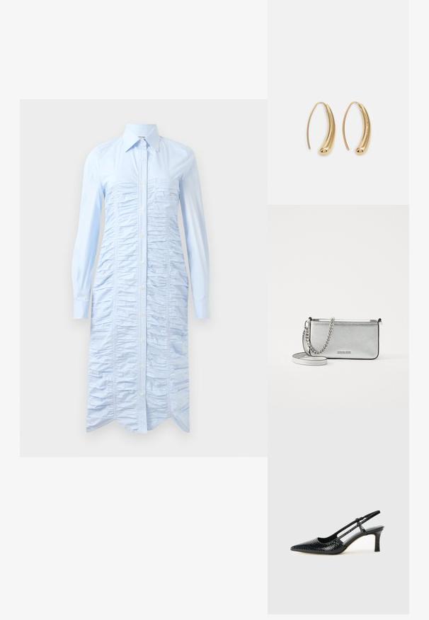 Vestido camisa azul claro feito de tecido suave, apresentando pregas verticais, frente com botões, mangas longas e uma bainha curva.; Salto slingback em patente preta com bico apontado, apresentando um padrão de pele de cobra texturizado, tira ajustável e um salto bloco curto e texturizado.; Bolsa crossbody de couro prateada com um acabamento texturizado, detalhes em corrente e alça, e fecho de zíper. Apresenta um logotipo na parte da frente.; Brincos em metal dourado com forma de arco alongado e curvado. Apresentam uma superfície lisa e brilhante, com uma ponta arredondada para um detalhe adicional.