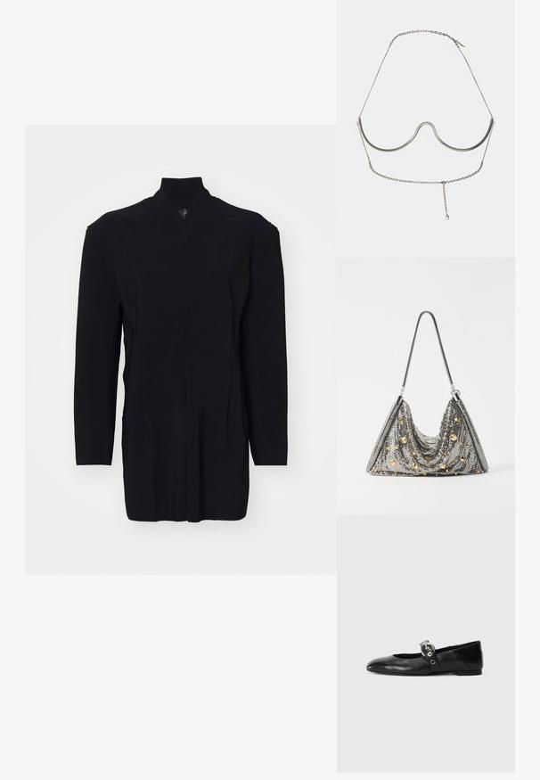 Černý, dlouhý rukáv oděv s vysokým límcem, s dokončením na zip a strukturovanými švy pro přizpůsobený střih. Hladká textura, minimalistický design.; Černé kožené baletní střevíce s špičatou špičkou, vybavené páskem s kruhovou kovovou přezkou a plochou podrážkou.; Rabanne Kabelka - silver; Cult Gaia ASHA BODY JEWELRY - Jiné doplňky - bright shiny silver-coloured