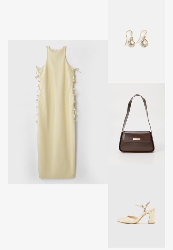 Żółta bezrękawnikowa sukienka o wysokim dekolcie, z bocznymi troczkami umożliwiającymi dostosowanie dopasowania oraz gładką, miękką teksturą. Prosta i prosta sylwetka.; Złote metaliczne buty na obcasie z wąskim noskiem, paskiem wokół kostki z okrągłym zapięciem oraz masywnym obcasem. Gładka tekstura.; Brązowa skórzana torba na ramię o wyraźnej formie, z magneticznym zapięciem w klapie i metalowym logo na przodzie.; Złote kolczyki z owalnymi przezroczystymi kryształami otoczonymi mniejszymi przezroczystymi kamieniami, z zapięciem w formie haka zapewniającym bezpieczne noszenie.