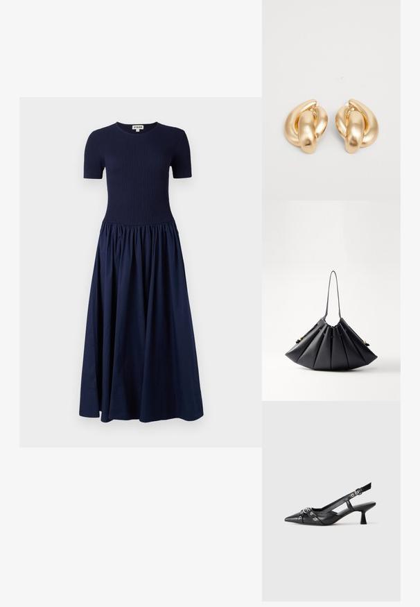 Granatowa sukienka z żeberkowym, krótkim rękawem i zwiewną, marszczoną spódnicą. Wykonana z miękkiego materiału, łączącego teksturę i sylwetkę.; Czarne skórzane buty typu slingback z ostrym noskiem, ozdobnymi paskami z metalowymi oczkami oraz niskim klinowym obcasem. Teksturowana powierzchnia.; Czarna plisowana torebka z gładkiej skóry, z jedną rączką, złotymi dodatkami i geometrycznie ustrukturyzowanym kształtem.; Złote kolczyki metalowe o skręconym wzorze z gładką, błyszczącą powierzchnią i zaokrąglonymi kształtami. Każdy z nich ma około 2 cali.