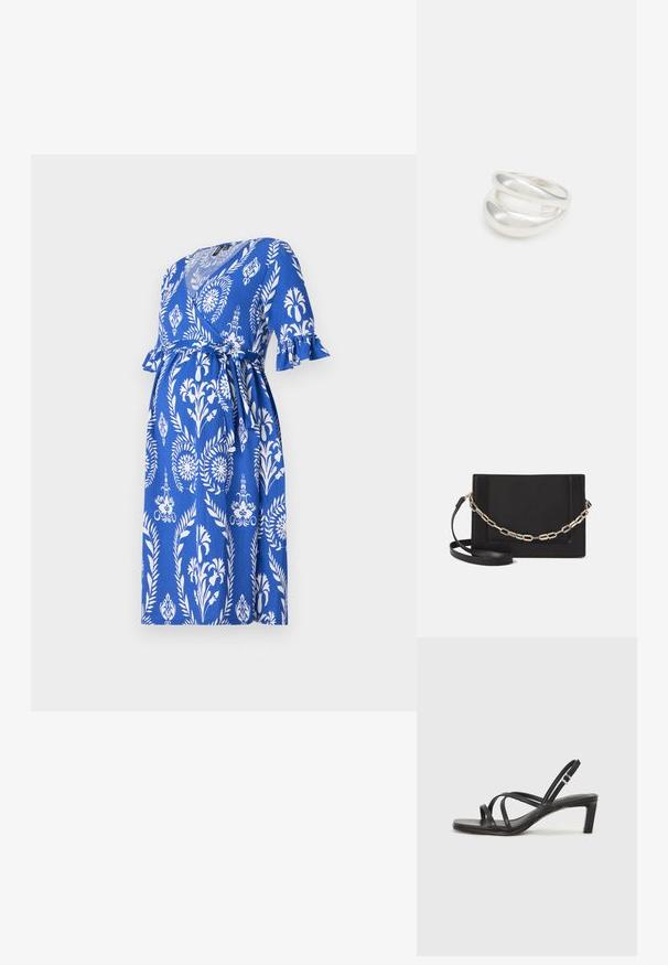 Plava haljina omot s bijelom cvjetnom i listnom šablonom, kratkim volanastim rukavima i remenom na vezanje. Izrađena je od lagane tkanine, pogodna za nošenje tijekom trudnoće.; Crne sandale s trakama, kvadratnim prstom i niskom blok petom. Ima više tankih trakica i podesivu trakicu oko gležnja. Izrađene su od glatke kože.; Crna kožna torba preko tijela s glatkom teksturom, pravokutnim oblikom i metalnim lancem na prednjoj strani. Uključena je podesiva naramenica.; Srebrna dvostruka prsten s glatkom, poliranom površinom. Karakterizira ga fluidan, zakrivljen dizajn s preklapajućim sekcijama za moderan izgled.