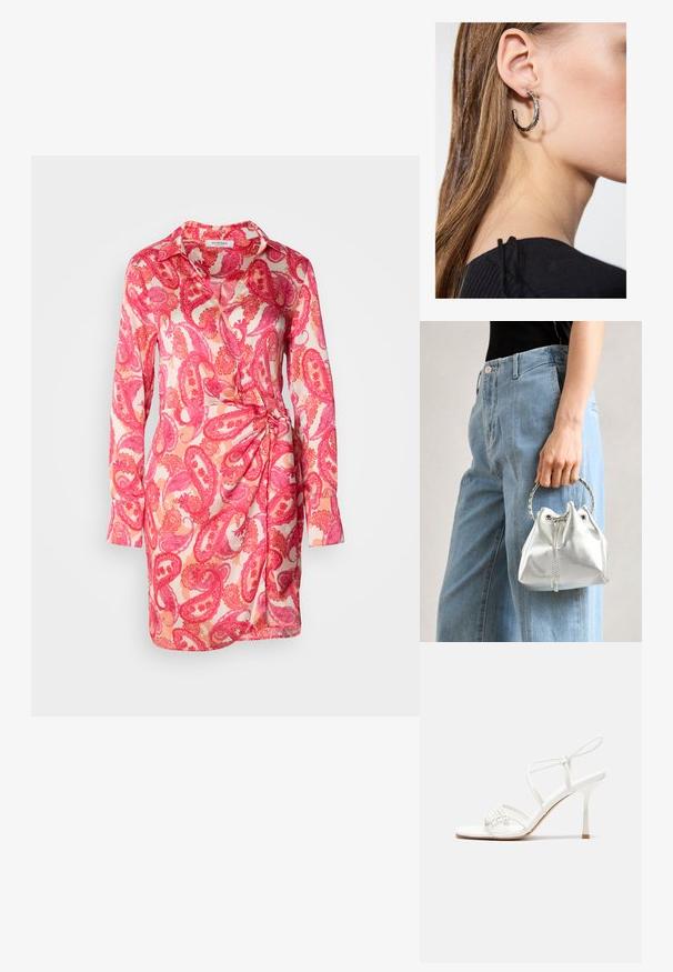 Hosszú ujjú ruházat, könnyű anyagból, világos rózsaszín paisley mintával, galléros nyakkal és oldalt megkötött részlettel.; Fehér pántos magassarkú szandál lapos lábujjal, texturált elülső résszel, ráncolt díszítéssel és vékony bokapánttal.; Fémes ezüst színű vödör táska, texturált felülettel, ezüst kerek füllel és húzózárral, világoskék farmer mellett tartva.; Ez egy ezüst fülbevaló, sima felülettel, amelyen apró arany díszítőelemek találhatók. Kerek formájú és a fülcimpán viselik.