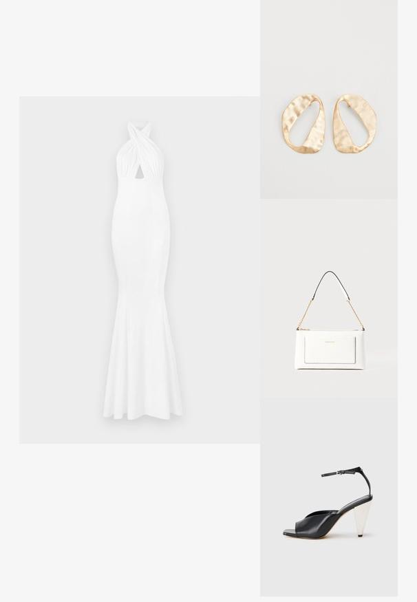 Valge õhtu kleit, millel on vormitud bodi, halter-kaelus, keeratud esiosa detail ja laienev allosa. Valmistatud sujuvast, venivast kangast.; Must mustril kõrge kontsaga sandaalid avatud varbaga, asümmeetrilise disainiga, pahkluukeevikuga ja metallilise koonusja kontsaga. Ühtlane tekstuur üle kogu.; Valge nahast kott tekstureeritud viimistlusega, millel on kuldne kettling ja mustad aktsendid. Include eesmine tasku ja tõmblukk.; Eba paar eba ebaorditud ovaalkujulisi kuldehhe kaal setertu, kerge keersuju pinnaga valgel taustal.