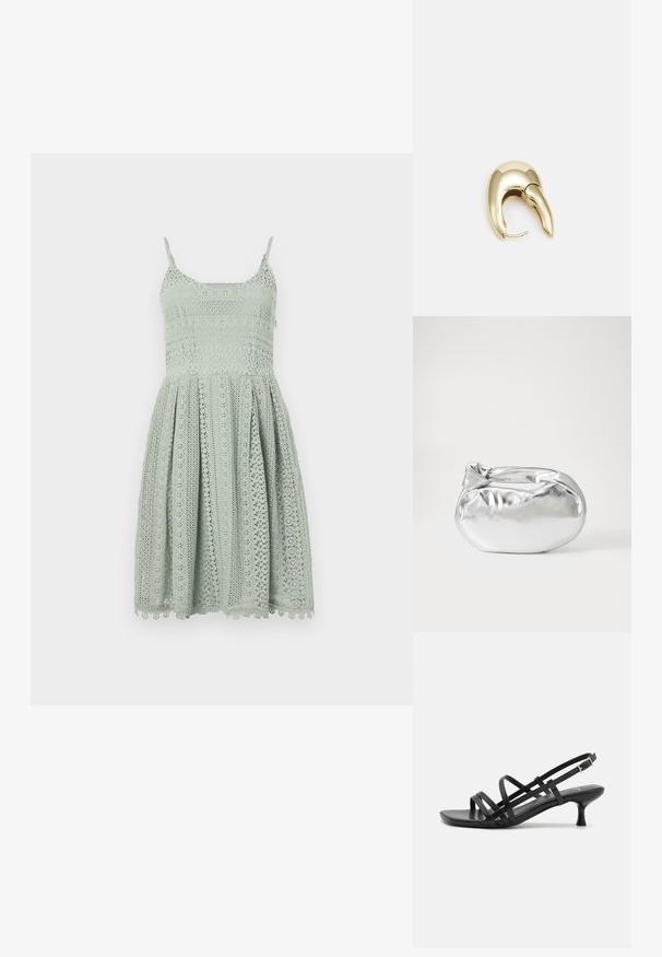 Helles grünes Spitzenkleid mit schmalen Trägern, einem taillierten Oberteil und einem ausgestellten Rock, der komplizierte Ausschnittmuster und einen gewellten Saum aufweist.; Schwarze High Heels Sandalen mit mehreren überkreuzten Riemen. Glattes Material, spitze Zehenpartie und schmaler Absatz. Verstellbarer Knöchelriemen mit Schnalle.; Silberne metallic Pouch-Tasche mit einer sanften, abgerundeten Form und einem geknoteten Verschluss oben. Hergestellt aus glattem Kunstleder.; Ohrringe aus goldfarbenem Metall mit einem schlanken, geschwungenen Design. Sie verfügen über eine markante, spitze Form, eine polierte Oberfläche und einen Scharnierverschluss.
