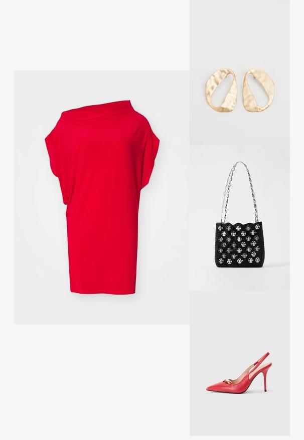 Norma Kamali SLEEVELESS ALL IN ONE MINI DRESS - Vestido de cóctel - tiger red; Zapatos de tacón alto de charol rojo, con punta afilada y detalles en dorado. Presentan laterales con cortes y un tacón de aguja.; Rabanne Bolso de mano - black/silver; Un par de pendientes de metal dorado en forma de óvalo irregular con una superficie texturizada y ligeramente martillada sobre un fondo blanco.