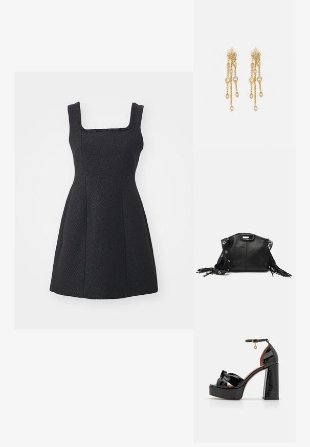 Czarna sukienka z kwadratowym dekoltem i teksturowanym materiałem. Dopasowana góra prowadząca do rozkloszowanej spódnicy. Brak widocznych wzorów lub ozdób.; Maje - Sandały na obcasie; Maje - Torba na ramię; Złote kolczyki z wieloma kaskadowymi łańcuszkami, z przezroczystymi owalnymi akcentami z rhinestone'ów oraz ozdobnymi sztyftami.