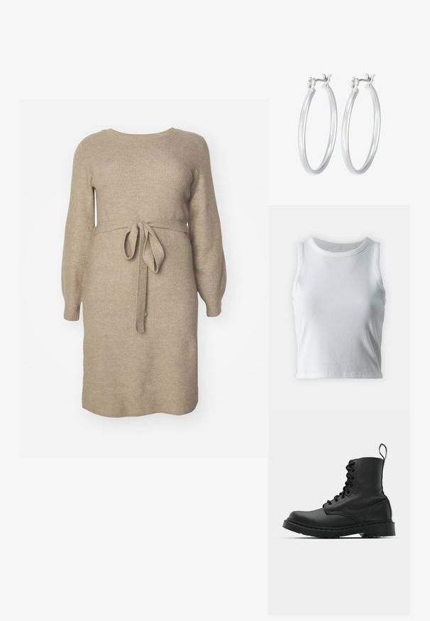 Mišinys megztas suknelė šviesiai smėlio spalvos, su briaunota tekstūra. Savybės: ilgomis rankovėmis, apvalia iškirpte ir audinio diržo raišteliu ties liemeniu.; Balta raukšlėta liemenėlė be rankovių, su apvaliu iškirpimu, tiesiu apvadu ir lygiu, elastingu audiniu.; Juodas odinis kovinis botas su apvalioms pirštams, šnerviniu priekiniu užsegimu ir užtraukiamu užtrauktuku prie kulkšnies. Ypatybė - storas guminis padas, užtikrinantis ilgaamžiškumą.; Sidabriniai auskarai su sklandžiu, poliruotu paviršiumi. Apvalios formos ir saugus uždarymo mechanizmas. Lengvas dizainas, tinkantis kasdieniam dėvėjimui.