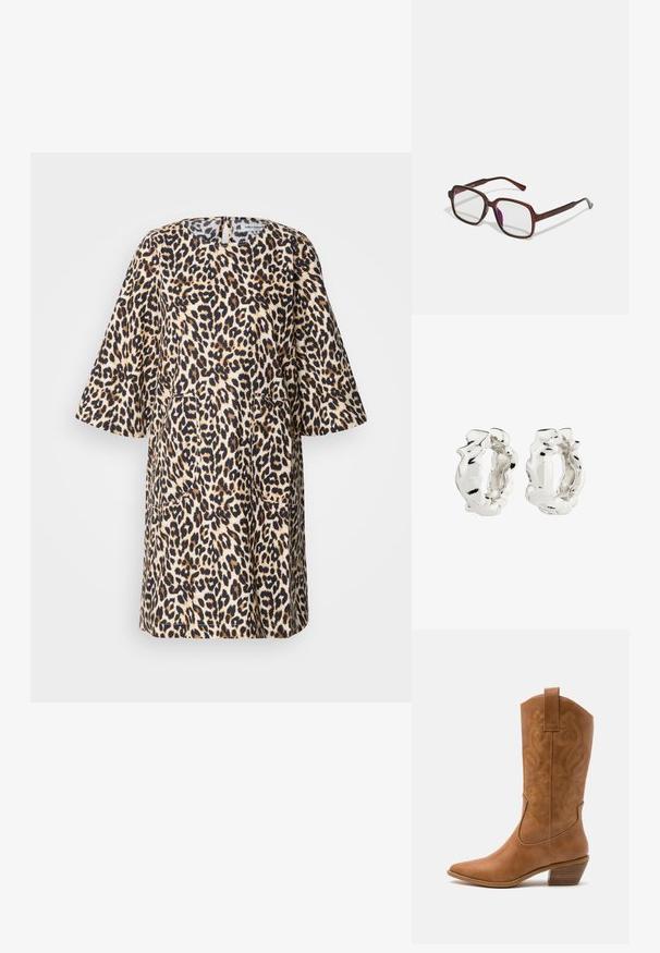 Leopardų rašto suknelė su trumpomis rankovėmis, apykakle ir dviem priekinių kišenėmis. Pagaminta iš tekstūruoto audinio, kuriame dominuoja šviesiai rudos, rudos ir juodos spalvos.; Ruda odinė kantri batai su smailiu būtų pirštu, siuvinėtais spiralės raštais ant viršaus ir su kamščiu blokuotu kulnu. Yra tamprių užtraukių, kad būtų lengviau užsidėti.; Rudos, stačiakampiai akinių rėmeliai su skaidriais lęšiais ir violetiniais atspalviais. Lygus plastikinis rėmas su tiesiomis šventyklomis ir subtiliais akcentais.; Sidabrinės auskarų žiedo formos auskarai su tekstūruotu, nereguliariu dizainu. Paviršius yra atspindintis, demonstruojantis kreives ir kontūrus. Vidinė erdvė yra tuščiavidurė.