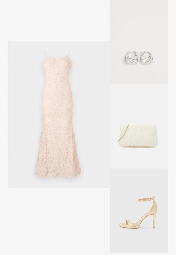 Koronkowa sukienka wieczorowa w miękkim różu z kwiatowymi aplikacjami, na ramiączkach spaghetti i dopasowanym kroju z rozkloszowanym dołem.; Złote metaliczne sandały na wysokim obcasie z odkrytymi palcami, z paskiem w okolicy kostki z klamrą i platformą dla dodatkowej wysokości. Gładka tekstura.; Biała torebka kopertowa o teksturowej powierzchni z marszczeniem, z złotym łańcuszkiem. Gładkie wykończenie z delikatnymi falami i zaokrąglonymi krawędziami.; Srebrne kolczyki w kształcie okrągłych obrączek o gładkim, zaokrąglonym wzorze z falistym akcentem, zdobione małymi, przezroczystymi cyrkoniami wzdłuż jednej krawędzi.