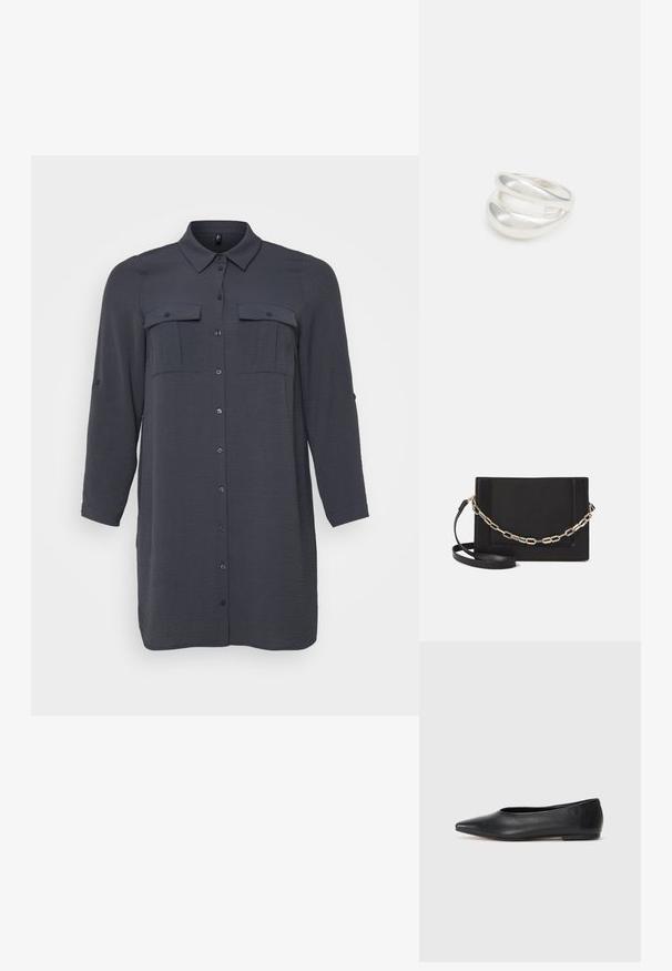 Abito camicia lungo a maniche lunghe di colore grigio scuro con chiusura a bottoni, due tasche sul petto e un tessuto texture. Presenta un colletto classico e maniche arrotolabili.; Ballerine in pelle nera, punta affusolata, design minimalista, texture liscia, tacco basso, senza hardware o decorazioni visibili.; Borsa a tracolla nera in pelle con una texture liscia, forma rettangolare e dettaglio in catena metallica sul davanti. Inclusa una tracolla regolabile.; Anello doppio in argento con superficie liscia e lucida. Presenta un design fluido e curvo con sezioni sovrapposte per un aspetto moderno.