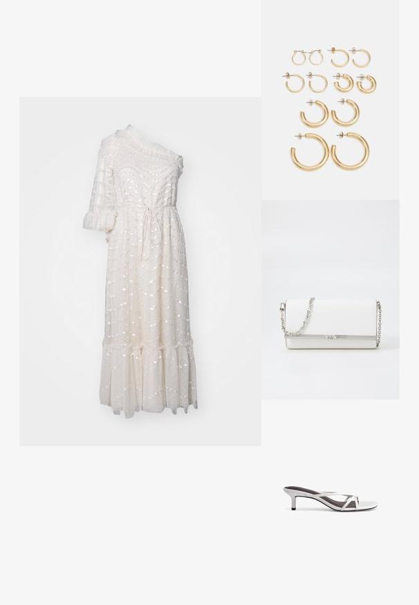 Bela obleka z asimetričnim designom z enim ramenskim trakom, strukturirano tkanino, nabranimi detajli, pasom in plastnim robom z bleščečimi podrobnostmi.; Srebrne sandale na peto s križnim trakama, gladko teksturo in koničastim nosom. Peti je približno dva inča visok.; MICHAEL Michael Kors MONA - Torba čez telo - optic white; Set zlato obročastih ušesnih uhani, ki vključujejo različne velikosti in oblike, vključno z majhnimi, srednjimi in velikimi slogi, z gladkimi kovinskimi površinami.