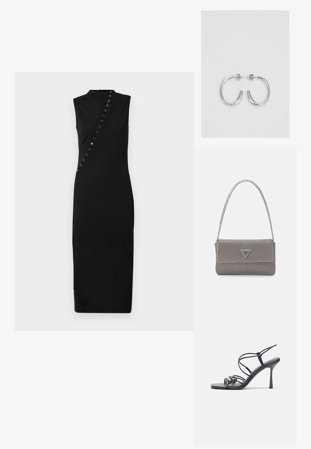 Vestido preto sem mangas com um decote alto e uma linha diagonal de apliques metálicos de um lado. Design justo, até ao joelho, com uma textura suave.; As sandálias de salto alto pretas apresentam tiras finas com um design em nó, uma biqueira quadrada lisa e um elegante salto agulha.; Bolsa metálica cinza claro com uma alça de corrente, adornada com pequenos rebites metálicos circulares e um logótipo triangular da marca.; Brincos de argola prateados com um acabamento suave e brilhante. Forma arredondada, design leve, com fecho de pino.
