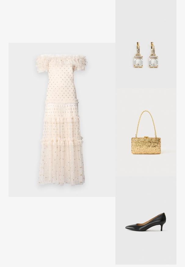 Needle & Thread - Sukienka koktajlowa; Czarne skórzane szpilki z wąskim noskiem, niskim obcasem i gładką fakturą. Posiadają lekko otwarte przody i minimalne okucia z tyłu.; Złota kopertówka z cekinami o prostokątnym kształcie, z zakręconym uchwytem w postaci łańcuszka oraz metalowym zapięciem, odbijająca światło o fakturowanym wykończeniu.; Złote kolczyki z prostokątnym, przezroczystym kryształem zwisającym poniżej rzędu małych, okrągłych, przezroczystych akcentów. Elegancki, nowoczesny design.