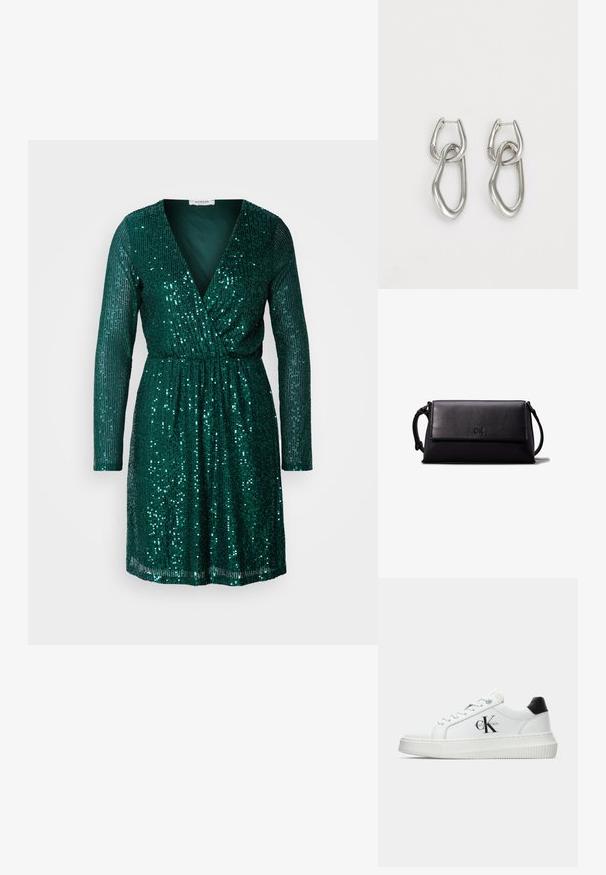 Zelené šaty s flitrami, dlhými rukávmi, hlbokým výstrihom do V a elastickým pásom. Textúrované iskriacimi flitrami usporiadanými vertikálne.; Biele nízke tenisky s čiernym pätkovým dielom, platformovou podrážkou, šnúrkami a logom "CK" značky Calvin Klein na boku.; Čierna kožená clutch taška s obdĺžnikovým tvarom, hladkou textúrou, plochým preklopom a malou rukoväťou na boku. Obsahuje jemné logo.; Calvin Klein STATEMENT LINKS - Náušnice - silver-coloured