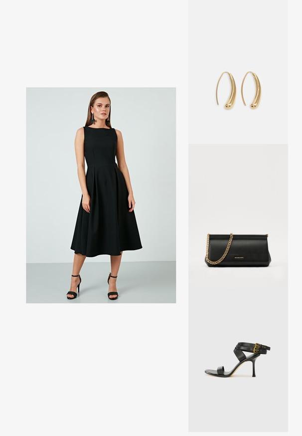Čierne šaty bez rukávov s priliehavým telom, rozšírenou sukňou a záhybmi. Hladká látka, dĺžka po kolená, skombinované s čiernymi sandálmi na vysokom opätku.; Čierne sandále na podpätku s prekríženými popruhmi a nastaviteľnou prackou. Majú hladkú textúru a zúžený stiletto podpätok.; Čierna kožená kabelka s retiazkou zo zlata, so hladkou textúrou, obdĺžnikovým tvarom a embosovaným logom na prednej strane.; Náušnice vo forme zlatých kovových kruhov s zakriveným, predĺženým tvarom. Majú hladký, lesklý povrch a zaoblený koniec pre pridanie detailu.