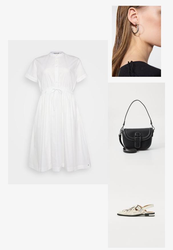 Weißes Baumwollkleid mit kurzen Ärmeln, Knopfleiste, elastischem Bund und verstellbarem Kordelzug; bietet eine lockere, fließende Passform.; Slingback-Sandalen aus weißem Leder mit mehreren breiten Riemen und silbernen Schnallen; flache Sohle mit kleinem schwarzem Absatz und metallischen Akzenten.; Schwarze Leder-Schultertasche mit geschwungener Form, auffälligem Schnallenverschluss und weißen Nahtdetails. Verstellbarer Gurt enthalten.; Silberne Creolen mit polierter Oberfläche, die kleine goldene Akzentdetails und eine runde Form aufweisen, am Ohrläppchen getragen.