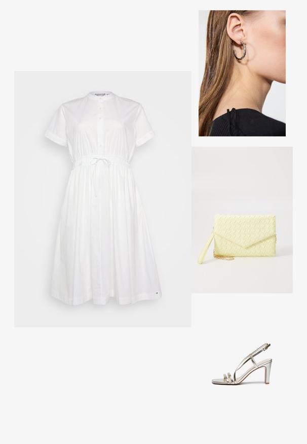 Biała bawełniana sukienka z krótkimi rękawami, guziki z przodu, elastyczna talia i regulowany sznurek; cechuje się luźnym, zwiewnym krojem.; Srebrne metaliczne sandały na wysokim obcasie z odkrytymi palcami, z trzema cienkimi paskami na stopie i paskiem na kostkę z klamrą.; Żółty pleciony portfel kopertowy z klapką, odczepianym paskiem na nadgarstek i złotym akcentem łańcuszka. Gładka tekstura i prostokątny kształt.; Srebrny kolczyk w kształcie koła z polerowanym wykończeniem, z małymi złotymi akcentami, noszony na płatku ucha.