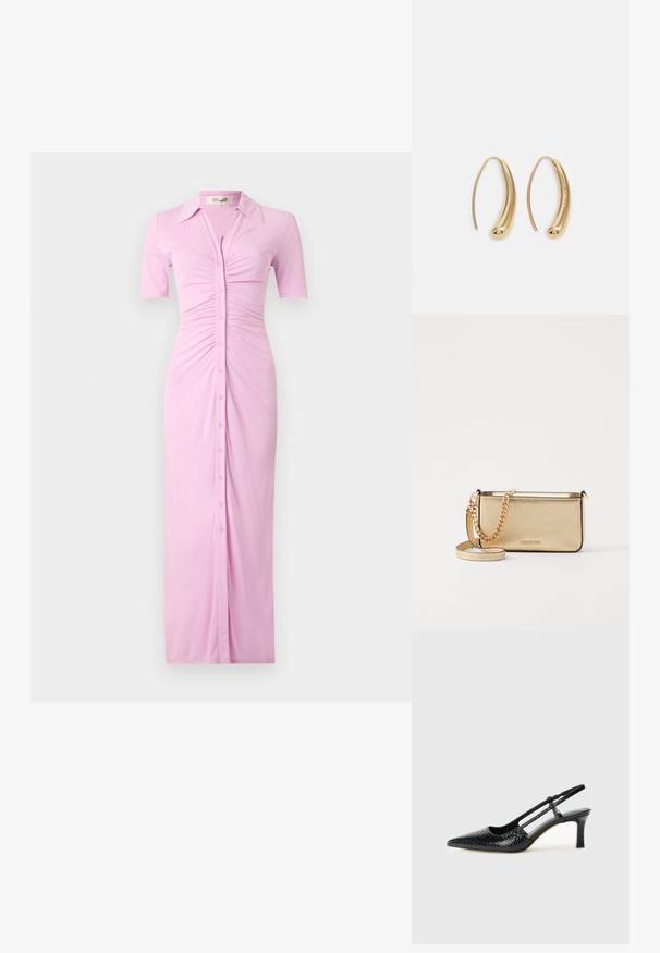 Vestido rosa abotoado com mangas curtas, apresentando um decote com colarinho, detalhes franzidos no corpete e uma silhueta reta, ao comprimento do chão.; Salto slingback em patente preta com bico apontado, apresentando um padrão de pele de cobra texturizado, tira ajustável e um salto bloco curto e texturizado.; Clutch de couro dourado metálico com um acabamento texturizado, apresentando uma alça de corrente dourada e uma alça de ombro removível. Logotipo da marca em relevo.; Brincos em metal dourado com forma de arco alongado e curvado. Apresentam uma superfície lisa e brilhante, com uma ponta arredondada para um detalhe adicional.