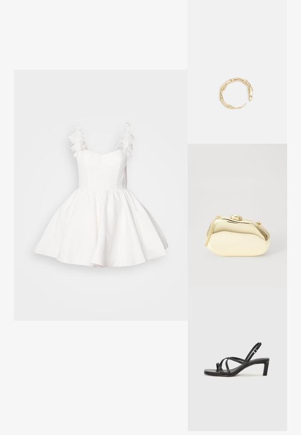 Biele šaty s priliehavým korzetom a rozšírenou sukňou. Obsahujú pierkové akcenty na ramienkach a hladkú, textúrovanú tkaninu.; Čierne sandále na vysokom podpätku so štvorcovou špičkou a nízkym blokovým podpätkom. Obsahujú viacero tenkých popruhov a nastaviteľný členkový popruh. Vyrobené z hladkej kože.; Kovová zlatá kabelka s hladkým, zaobleným tvarom, ktorá má horné zapínanie na gombík a malý reťazový popruh na nosenie.; Prsteň v zlatej farbe s organickým, skrúteným dizajnom, hladkým povrchom a zužujúcimi sa koncami, vytvárajúci moderný, sochársky vzhľad.