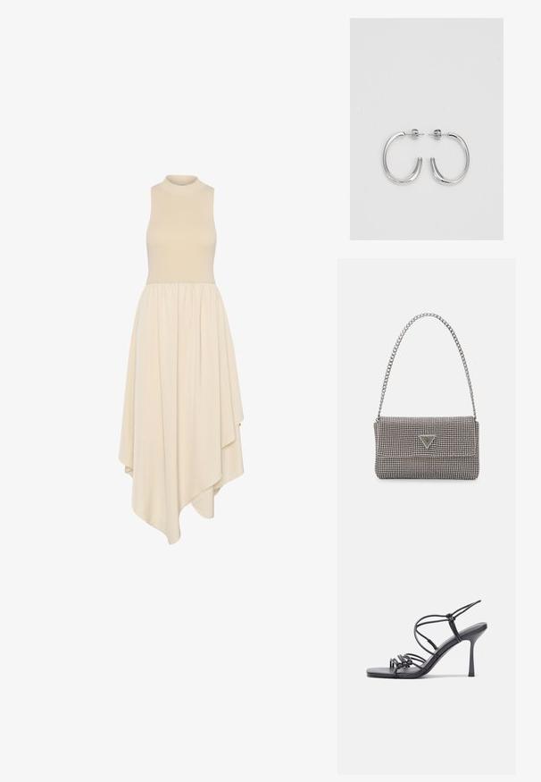 Brezrokavni kremast obleko z visokim ovratnikom, prilegajočim korpusom in krilom do kolen, drapiranim asimetrično iz mehkega materiala.; Črne visoke sandale na peto imajo tanke naramnice z vozlom, gladek kvadratni toe in eleganten stiletto peto.; Svetlo siva kovinska torbica z verižnim ročajem, okrašena z majhnimi okroglimi kovinskimi bleščicami in trikotnim logotipom blagovne znamke.; Srebrne obročaste uhane z gladko, sijočo površino. Zaobljena oblika, lahka zasnova, z zapiranjem na zatič.