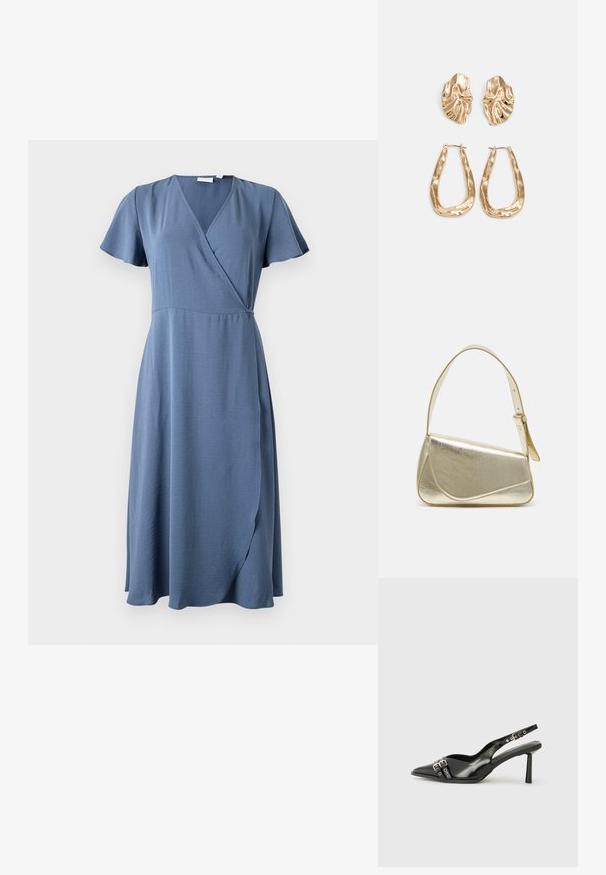 VILA VILOVIE WRAP DRESS - Vestido de dia - vintage indigo; Sapato slingback preto em pele patentada com bico apontado, tiras no tornozelo apresentando fivelas e acessórios prateados, e um salto elegante.; Bolsa de mão metálica dourada com um design estruturado, textura suave e alça ajustável. Apresenta uma forma triangular única e costura minimalista.; Brincos em tom de ouro com formas onduladas e texturizadas. Inclui studs escultóricos com presilha e um design de argola aberta com um acabamento martelado.