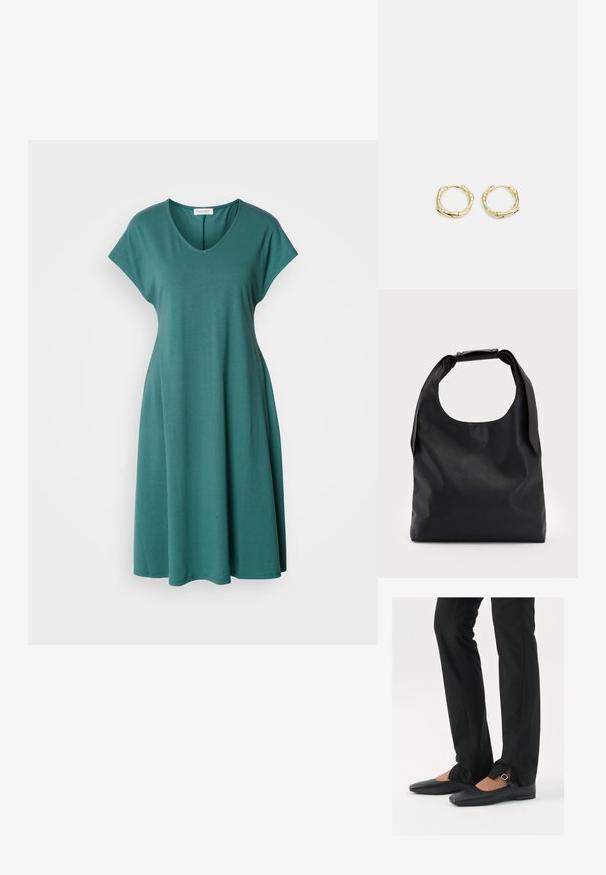 Turkizna obleka do kolen, narejena iz mehkega, zračnega materiala. Ima V-izrez in kratke rokave ter A-linijsko silhueto.; Črne usnjene balerinke s koničastim nosom, trak z srebrno zaponko, v kombinaciji s črnimi elegantnimi hlačami z razporkom na robu.; Črna usnjena torbica z veliko odprto zgornjo stranjo in enim ramenskim trakom. Mehka tekstura, minimalističen dizajn, vsebuje subtilne kovinske poudarke.; Zlate obročaste uhane z teksturirano, nepravilno obliko. Imajo brezšivno zapiranje in poliširano površinsko obdelavo, kar poudarja sodoben dizajn.