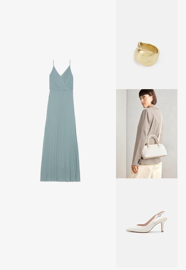 Lys blå, plisserte kjole med en omslagsdesign, tynne stropper og en flytende silhuett, laget av et lett stoff.; Hvite lær slingback pumps med spiss tå og tynn, høy hæl. Har et sirkulært sølvspenne som detalj på stroppen.; Hvit strukturert håndveske med korte håndtak og skulderreim, med detaljer i gullfinish og teksturert materiale, vist mot en grå bakgrunn.; Gullfarget ring med en glatt, vridd design. Har en polert overflate og avrundede kanter, som skaper en sømløs, flytende form.