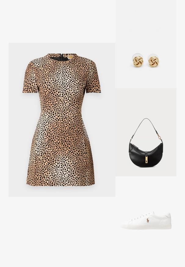Leopardenmuster-Kleid in Beige und Schwarz, kurze Ärmel, figurbetonte Silhouette, strukturierter Stoff, mit einem Reißverschlussdetail im Rücken.; Weiße Leder-Sneaker, niedrig geschnitten, mit glatter Textur, runder Zehenpartie, Schnür vorne und kleinem gesticktem Logo an der Seite.; Schwarze Lederhandtasche in Halbmondform. Verfügt über eine goldene Hardware-Akzentuierung und einen schmalen Tragegurt. Sanfte Textur, Reißverschlussverschluss an der Oberseite.; Goldfarbene Ohrstecker mit Knoten in gedrehter Ausführung. Jeder Ohrstecker verfügt über eine runde, transparente Rückseite für sicheren Halt.