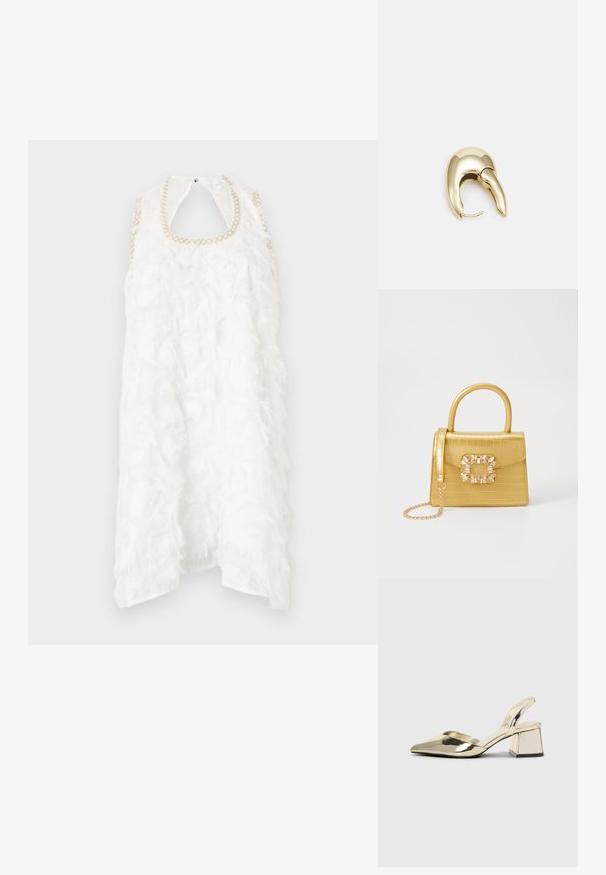 Bijela haljina bez rukava s višeslojnim frinžom i ovratnikom ukrašenim biserima. Dizajn s otvorenim leđima. Lagana tkanina.; Zlatni metalik slingback sandali s šiljatim vrhom i debelim potpeticama. Glatka tekstura, minimalistički dizajn i uski remen.; Žuta torbica od umjetnog krokodila sa strukturiranim dizajnom, gornjom ručkom, odvojivim lančićem i dekorativnim kristalnim ukrasom na kopči.; Zlatne metalne naušnice s elegantnim, zakrivljenim dizajnom. Imaju karakterističan šiljast oblik, poliranu površinu i zatvaranje na šarku.