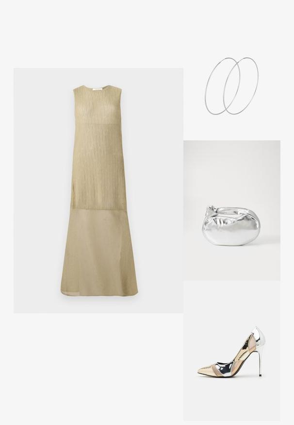Bezramenné dlhé šaty v svetlo olivovej farbe s vertikálnou rebrovanou textúrou v hornej časti a hladkým, svetlejším materiálom v sukne.; Lodičky s špičatou špičkou v striebornom, zlatom a telovom farebnom prevedení. Lesklý povrch s výrezovým dizajnom, s ihlovým opätkom.; Strieborná metalická taška s mäkkým, zaobleným tvarom a uzáverom s uzlíkom. Vyrobená z hladkej syntetickej kože.; Strieborné kruhové náušnice s minimalistickým dizajnom. Cirkulárny tvar, hladký povrch a tenký profil. Ľahké s lesklým povrchom.