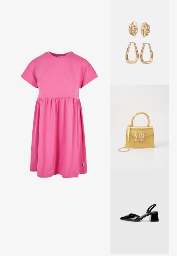 Ružičasta pamučna haljina s kratkim rukavima, okruglim izrezom i naboranim strukom. Suknja lagano pada, s blago zaobljenim rubom.; Crne lakirane kožne sandale s otvorenom petom i špicastim vrhom, s geometrijskom blok petom. Imaju elegantan, minimalistički dizajn i glatku teksturu.; Žuta torbica od umjetnog krokodila sa strukturiranim dizajnom, gornjom ručkom, odvojivim lančićem i dekorativnim kristalnim ukrasom na kopči.; Naušnice zlatne boje s teksturiranim, valovitim oblicima. Uključuju skulpturalne kopče i dizajn otvorene kružnice s kovanom završnom obradom.