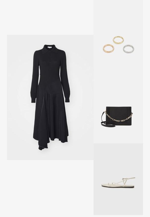 Černé šaty s dlouhými rukávy, límečkem a knoflíkovou přední částí. Materiál kombinuje strukturovaný úplet a hladkou tkaninu, asymetrický spodní lem a detail se stříbrným zipem.; Béžové ploché sandály s několika štíhlými pásky a nastavitelnou přezkou. Podešev je plochá s mírným tmavým kontrastem na okraji.; Černá kožená crossbody taška s hladkým povrchem, obdélníkovým tvarem a kovovým řetízkem na přední straně. Součástí je nastavitelný popruh.; Tři kovové prsteny: jeden růžově zlatý, jeden zlatý s texturovanými detaily a jeden stříbrný, všechny s vyrytým brandingem na vnitřním boku.