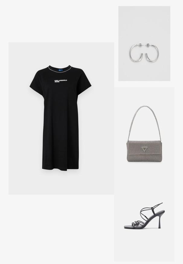 Črna majica obleka s kratkimi rokavi, okroglo izrezana in z belim napisom. Narejena iz mehkega materiala z sproščenim, ohlapnim krojem.; Črne visoke sandale na peto imajo tanke naramnice z vozlom, gladek kvadratni toe in eleganten stiletto peto.; Svetlo siva kovinska torbica z verižnim ročajem, okrašena z majhnimi okroglimi kovinskimi bleščicami in trikotnim logotipom blagovne znamke.; Srebrne uhančke v obliki obroča z gladko, sijočo površino, ukrivljene oblike in zapiranjem na zatič. Minimalistična zasnova z modernim zaključkom.