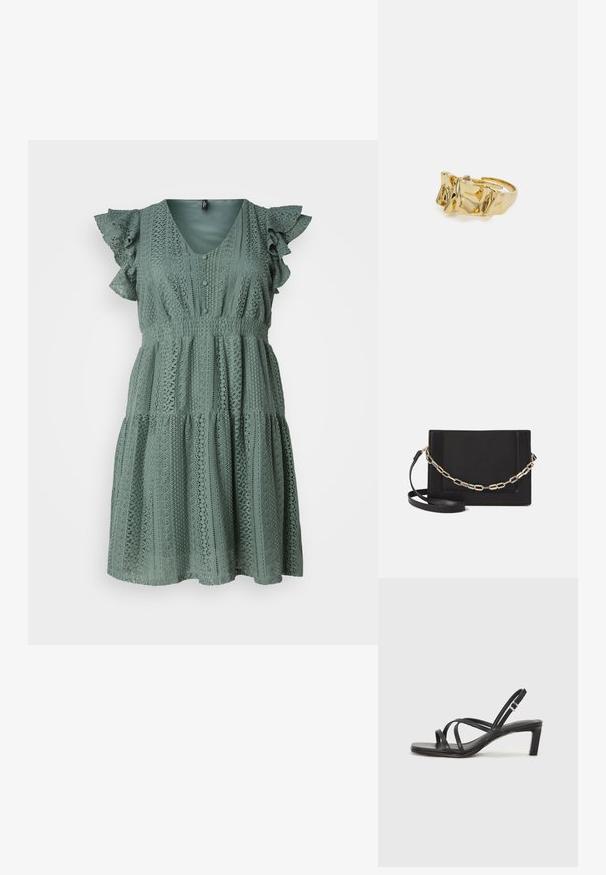 Vero Moda Curve VMHONEY V NECK DRESS - Freizeitkleid - laurel wreath; Schwarze Sandale mit Riemchen, quadratischer Zehenform und niedrigem Blockabsatz. Verfügt über mehrere dünne Riemen und einen verstellbaren Knöchelriemen. Hergestellt aus glattem Leder.; Schwarze Leder-Crossbody-Tasche mit glatter Textur, rechteckiger Form und metallic-kettendetail auf der Vorderseite. Verstellbarer Gurt inklusive.; Goldring mit strukturiertem, wellenförmigem Design, das drei markante Spitzen aufweist. Glatte, glänzende Oberfläche mit einem offenen Band für einen verstellbaren Sitz.