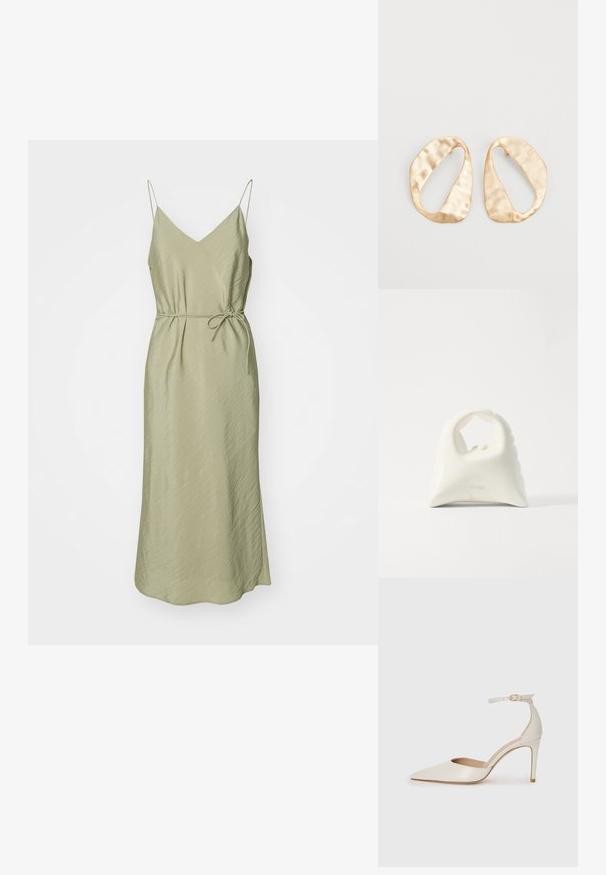 Rochie din satin de culoare verde măsliniu deschis, cu bretele subțiri, decolteu în formă de V, talie ajustată și fustă lungă, până la gleznă, cu un finisaj texturat.; Pantofii înalți din piele albă, cu vârf ascuțit, curea la gleznă și toc subțire de tip stiletto. Textură netedă cu un finisaj subtil lucios.; Geantă albă cu un design texturat și curbat. Dispune de un mâner proeminent și o bază rotundă, cu un finisaj neted și hardware minim.; O pereche de cercei din metal de culoare aurie, cu formă ovală neregulată, având o suprafață texturată, ușor ciocănită, pe un fundal alb.