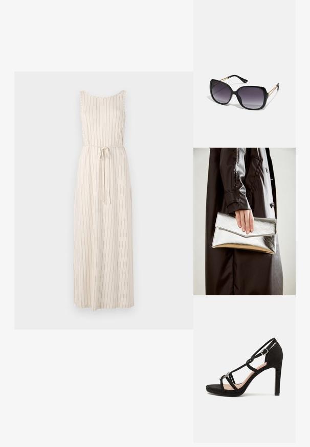 Dlouhé béžové šaty s vertikálními černými pruhy, bez rukávů, s výstřihem do kulata a s opaskem na zavázání v pase. Lehká tkanina.; Černé semišové sandály na vysokém podpatku s křížovými pásky, dekorativním stříbrným akcentem a platformou pro větší výšku.; Černé oversized sluneční brýle se gradientními skly, silnými rámy a zlatými řetízkovými detaily na nožičkách.; Stříbrná metalická kabelka ve tvaru klínového obálkového designu, hladké textury a s kontrastní barvou uvnitř, držena v ruce s černým kabátem.