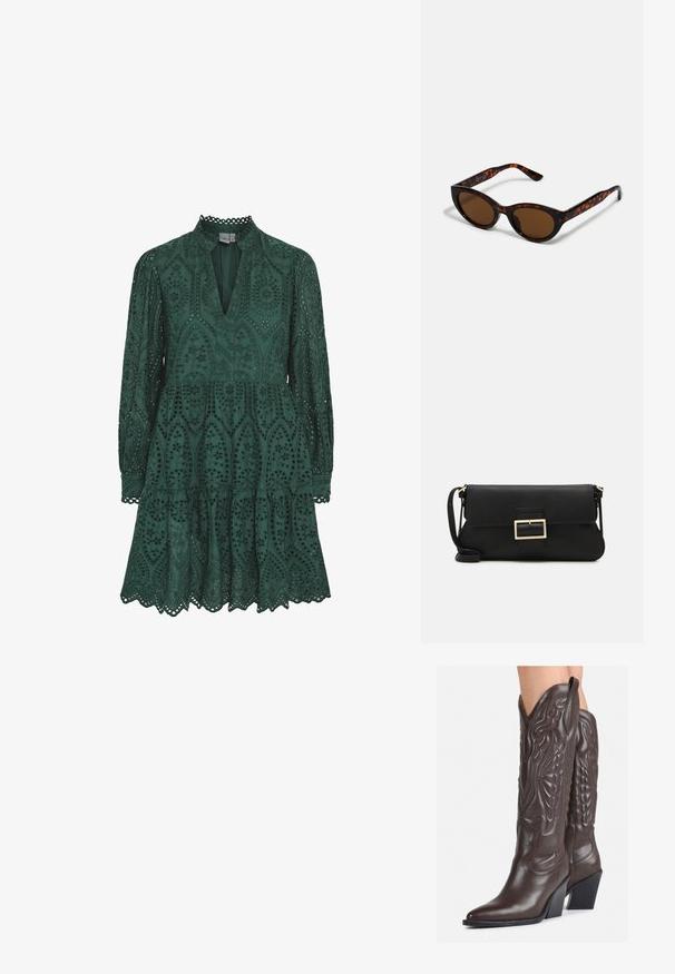 Zöld csipkés ruha V-nyakkal, hosszú ujjal és rakott szoknyával. Bonyolult kivágásokkal és ívelt élekkel díszítve az alsó szegélynél.; Barna bőr cowboy csizmák hegyes orral és blokk sarkal, részletes varrással és kiemelkedő díszítésekkel a szárán.; Barna teknősbéka napszemüveg vintage macska szemformával és barna lencsékkel. Íves karokkal rendelkezik, amelyek piros részletekkel vannak ellátva.; Fekete bőr kézitáska hajtóka részlettel és aranyszínű fém csattal. Tartalmaz egy fekete pántot és egy letisztult, minimális dizájnt.