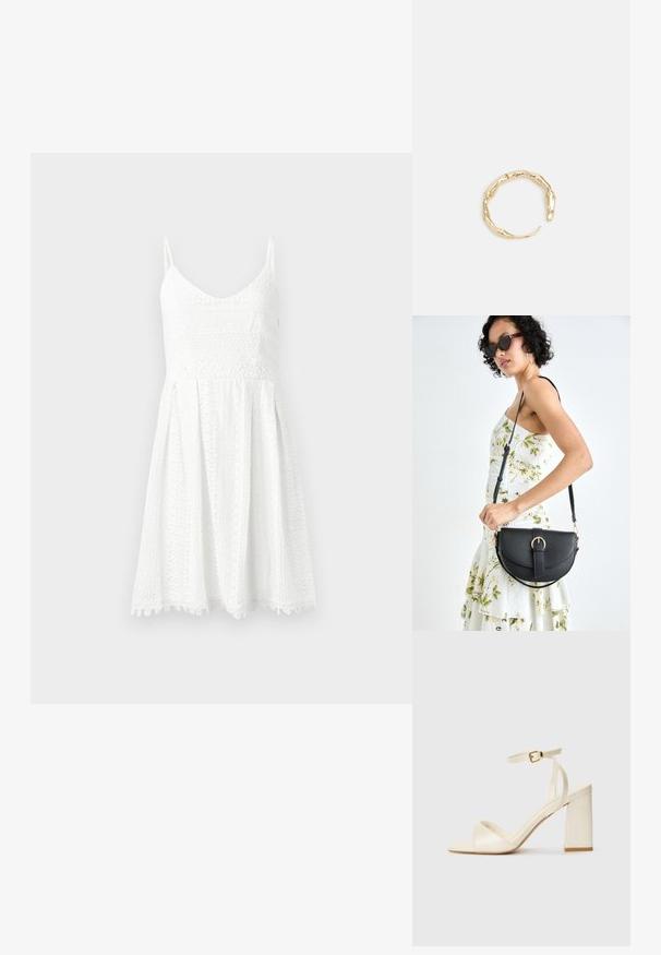 Weißes Spitzenkleid mit tailliertem Oberteil und ausgestellt Rock. Merkmale dünne Träger, einen V-Ausschnitt und aufwendige Blumenmuster.; Cremefarbene Sandalen mit Absatz, offener Spitze, dicker Blockabsatz, dünnem Knöchelriemen und subtil glänzender Oberfläche. Schnallenakzent am Riemen.; Schwarze Lederhandtasche mit geschwungener Form, abnehmbarem Tragegurt und goldenen Beschlägen. Die Tasche verfügt über einen Deckel mit einer Schnallen-Details.; Goldfarbener Ring mit einem organischen, gedrehten Design, glatter Oberfläche und sich verjüngenden Enden, was ein modernes, skulpturales Erscheinungsbild erzeugt.