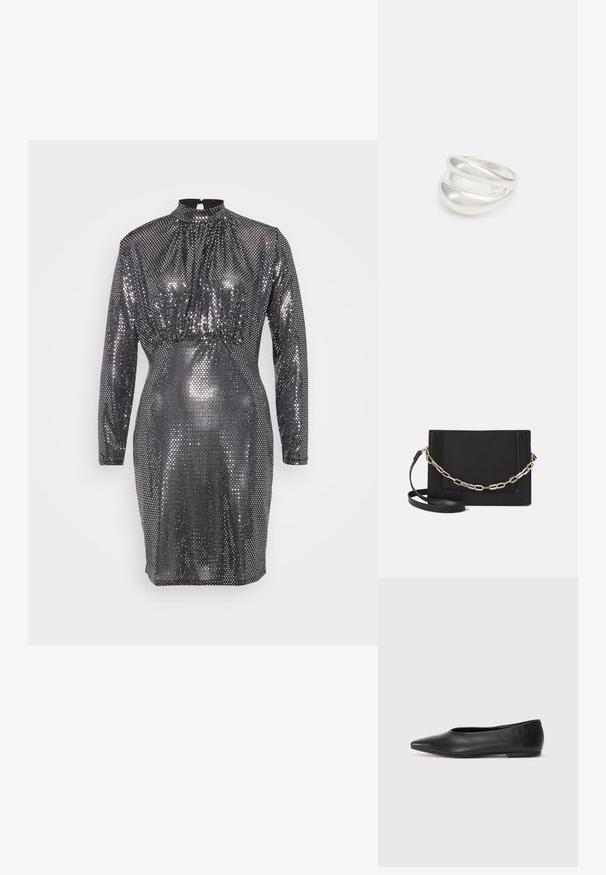 Strieborné šaty s flitrami, dlhými rukávmi, vysokým výstrihom a priliehavým strihom. Obsahujú textúrovaný povrch s lesklými, odrazovými vzormi.; Čierne kožené baletky, špicatý špička, minimalistický dizajn, hladká textúra, nízky podpätok, bez viditeľných prvkov alebo ozdôb.; Čierna kožená crossbody taška s hladkou textúrou, obdĺžnikovým tvarom a kovovým reťazovým detailom na prednej strane. Súčasťou je nastaviteľný popruh.; Strieborný prsteň s dvojitým pásikom s hladkým, lesklým povrchom. Má plynulý, zakrivený dizajn s prekryvajúcimi sa časťami pre moderný vzhľad.