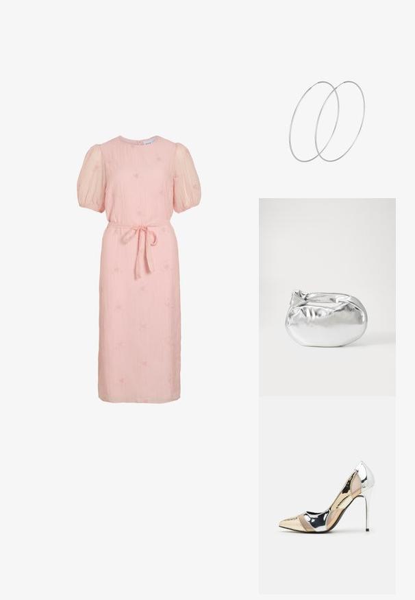 Svetloružová midi šaty s balónovými rukávmi, okrúhlym výstrihom, drobnou kvetinovou výšivkou a viazaným látkovým opaskom v páse.; Lodičky s špičatou špičkou v striebornom, zlatom a telovom farebnom prevedení. Lesklý povrch s výrezovým dizajnom, s ihlovým opätkom.; Strieborná metalická taška s mäkkým, zaobleným tvarom a uzáverom s uzlíkom. Vyrobená z hladkej syntetickej kože.; Strieborné kruhové náušnice s minimalistickým dizajnom. Cirkulárny tvar, hladký povrch a tenký profil. Ľahké s lesklým povrchom.