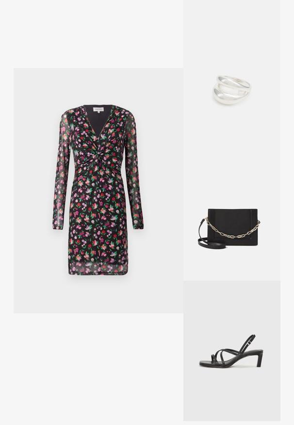 Vestido negro con mangas largas transparentes, estampado floral en rojo, rosa y púrpura, con un detalle frontal retorcido y escote en V.; Sandalia negra de tiras con punta cuadrada y tacón bajo de bloque. Presenta múltiples tiras delgadas y una correa ajustable en el tobillo. Fabricada en cuero suave.; Bolso cruzado de piel negra con textura suave, forma rectangular y un detalle de cadena metálica en el frente. Incluye una correa ajustable.; Anillo de plata de doble banda con una superficie lisa y pulida. Presenta un diseño fluido y curvado con secciones superpuestas para un aspecto moderno.