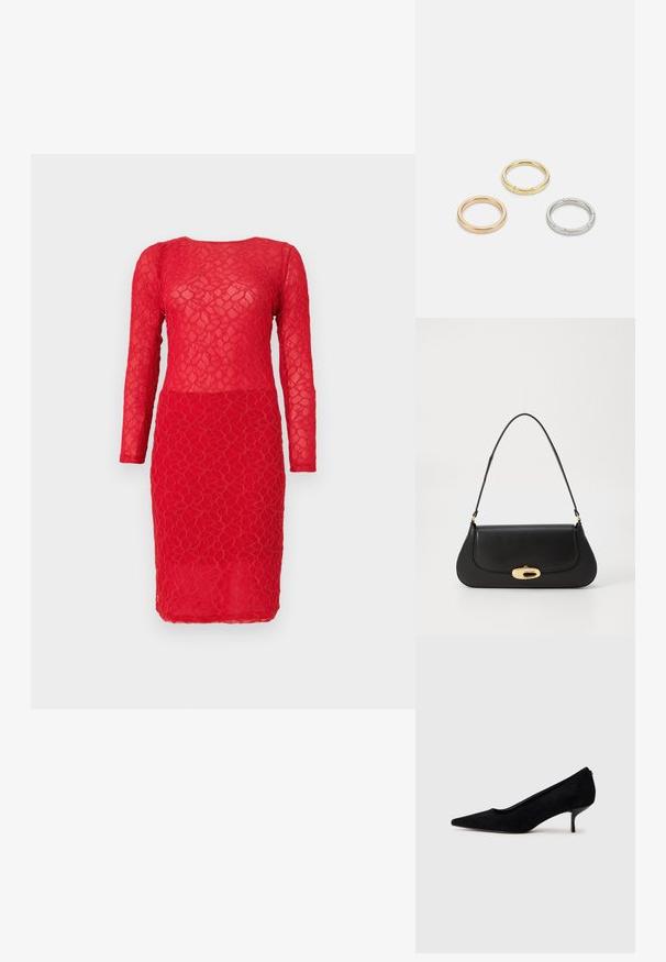 Rode kantjurk met lange mouwen, voorzien van een gemarmerd bloemenpatroon en een getailleerd silhouet. Semi-doorzichtige stof overal.; Zwarte suède hoge hak met een spitse neus en een slanke, lage hak. Gladde textuur met een strakke vormgeving, zonder zichtbare hardware.; Zwarte leren handtas met een gebogen ontwerp, goudkleurige accenten en een bovenhandvat. Heeft een strakke sluiting en een gladde textuur.; Drie metalen ringen: één roségoud, één goud met een gestructureerd accent en één zilver, allemaal met gegraveerde branding aan de binnenzijde.