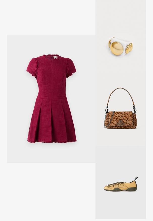 Tummanpunainen mekko, jossa on lyhyet hihat, teksturoitu kangas, pyöreä pääntie ja rispaantunut helma. Mekossa on kaksi etutaskua ja pleatattu hameosa.; Keltainen mokkanahka kengät, joissa on tummanvihreä kumipohja ja kantapääveto, esitelty sivulta vaaleanharmaata taustaa vasten.; Käsilaukku, jonka kuosi on leopardikuvioinen, valmistettu mokasta. Siinä on lyhyt käsittely sekä ketjuolkaintuki ja musta metallikiinnitys. Laukku on suorakulmainen muotoinen ja siinä on läpällä suljettavissa.; Valkoinen rengas, jossa on kiiltävä pinta, ja jossa on suuri kultainen pyöreä korostus ja kolme pienempää kultapalloa toisella sivulla. Sujuva tekstuuri.