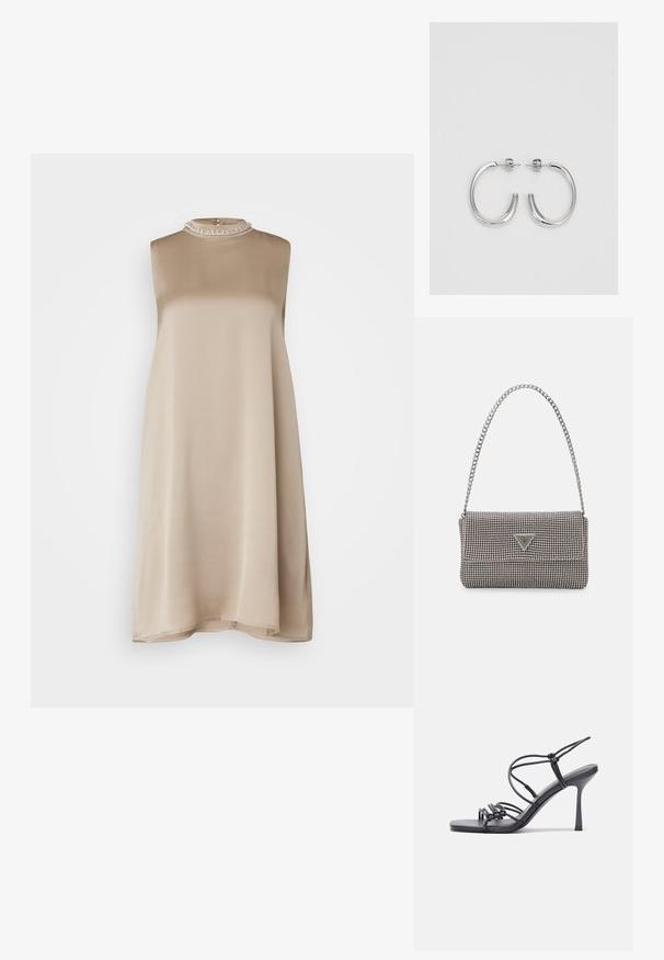Beige ujjatlan ruha kerek nyakkivágással, sima anyagból készült, texturált gallérral, amelyet apró gyöngyök díszítenek.; Fekete magas sarkú szandálok vékony pántokkal, csomózott mintával, sima négyzetes orral és karcsú stiletto sarkal rendelkeznek.; Világosszürke fémes kézitáska lánc pánttal, kis kör alakú fém kifinomult díszítéssel és háromszög alakú márkagéppel.; Ezüst karika fülbevalók sima, fényes felülettel. Lekerekített forma, könnyű kialakítással, tűs zárómechanizmussal.