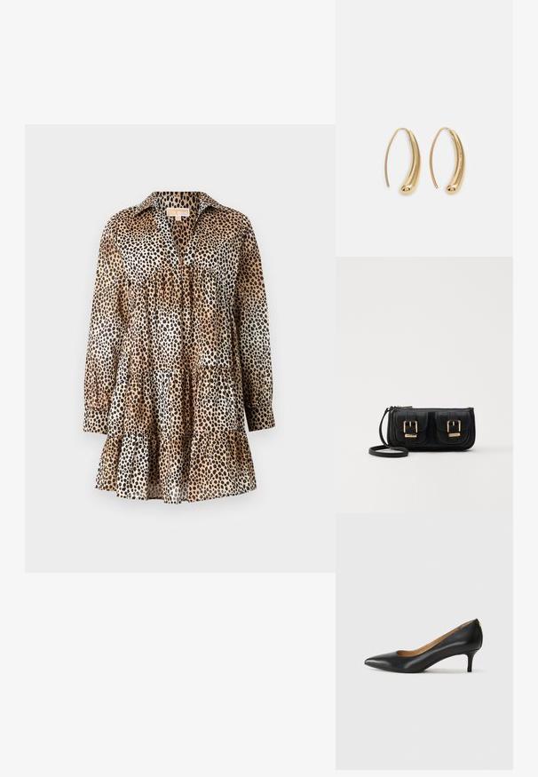 Leopardmønstret kjole lavet af letvægtsstof. Har kravehals, lange ærmer og lagdelt flæsekant. Farver: beige, sort, brun.; Sorte lærpumpe med spiss tå, lav hæl og en glatt tekstur. Har en liten åpning foran og minimalt med beslag bak.; Svart skinn crossbody veske med to frontlommer, gyldne spenner, glidelåslukking og en slank stropp. Teksturert overflate og kompakt rektangulær form.; Gullfargede metalløredobber med en buet, forlenget form. Har en jevn, blank overflate og en avrundet tupp for ekstra detaljer.