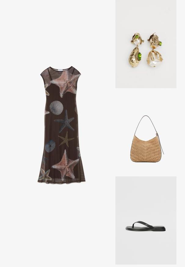 Hnedé maxi šaty s priehľadnou látkou a vzormi morských hviezd a morských ježkov v svetlomodrej a koralovej farbe, okrúhlym výstrihom a krátkymi rukávmi.; Čierne šľapky vyrobené z hladkej kože, s tenkým pásikom a plochou podrážkou s minimalistickým profilom. Bez výrazných vzorov alebo akcentov.; Tkaná slamenná ramenná taška s zakriveným tvarom, vybavená tmavou koženou rukoväťou a textúrovaným povrchom s vzorom v tvare chevron.; Náušnice v zlatej farbe majú nepravidelné textúrované tvary, zdobené zelenými drahokamami a bielymi perlami, zabezpečené klipsovými uzávermi.