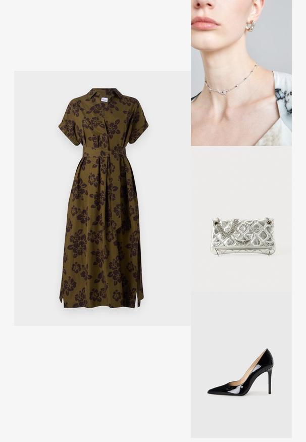 ASPESI ABITO - Skjortekjole - militare; Sorte lakerede højhælede sko med en spids tå-design og en strømlinet silhuet. Har en glat, skinnende finish og en slank stiletto-hæl.; Sølvmetallic håndtaske med kædehåndtag, quiltet tekstur, dekorativ syning og lynlås lukning. Har prægede detaljer på forsiden.; Sølv choker halskæde med en delikat kæde, der har geometriske detaljer og et lille dekorativt element i midten. Glat hudtekstur synlig.